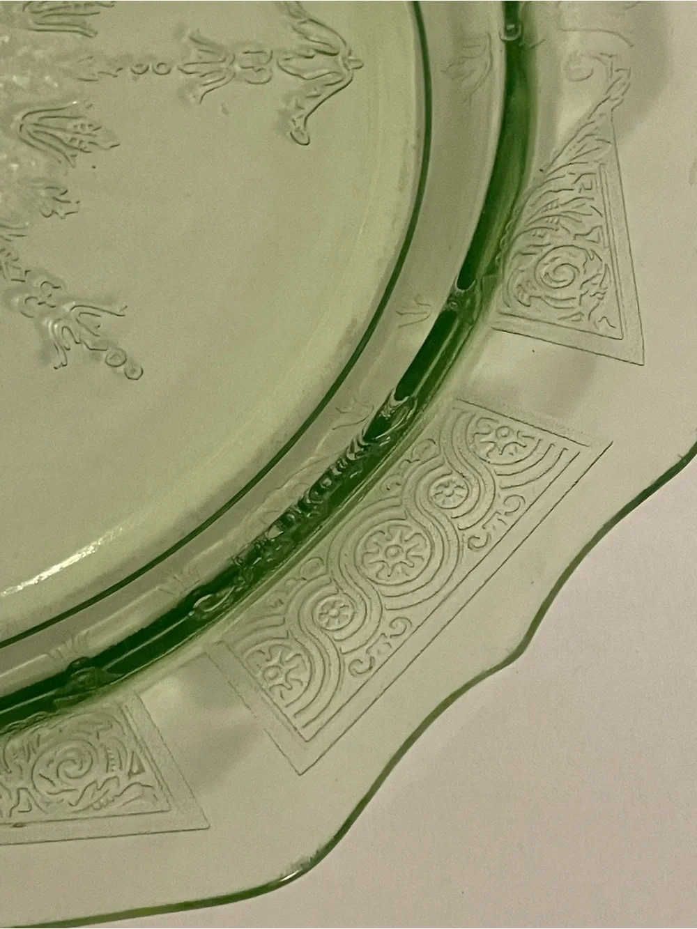 Vintage Anchor Hocking Uranium Glass Serving Plate Cake Plate Princess Pattern